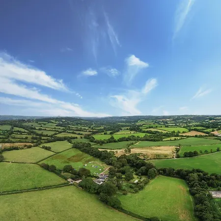 Hideaway Escapes: Farmhouse B&B with Animal Encounters in Pembrokeshire-2